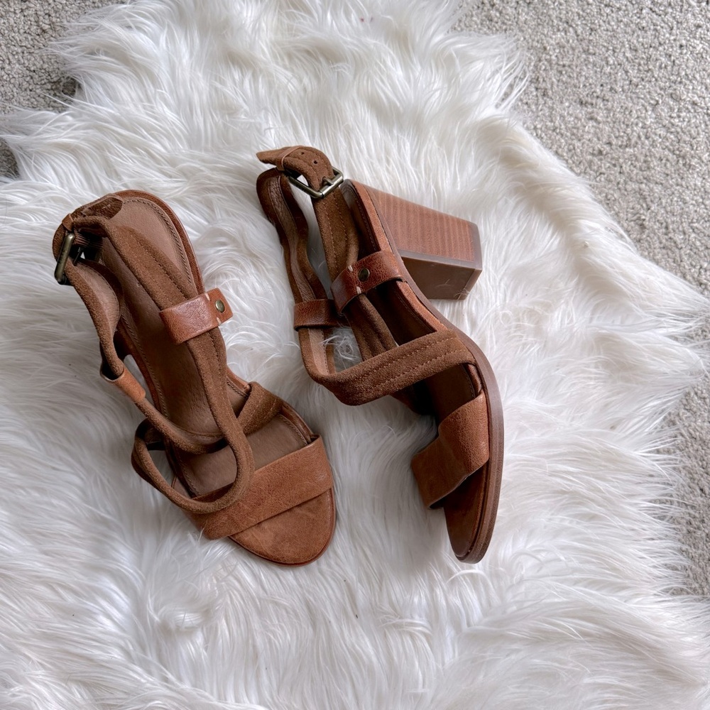 Frye NWT Dani Crisscross Leather Sandals